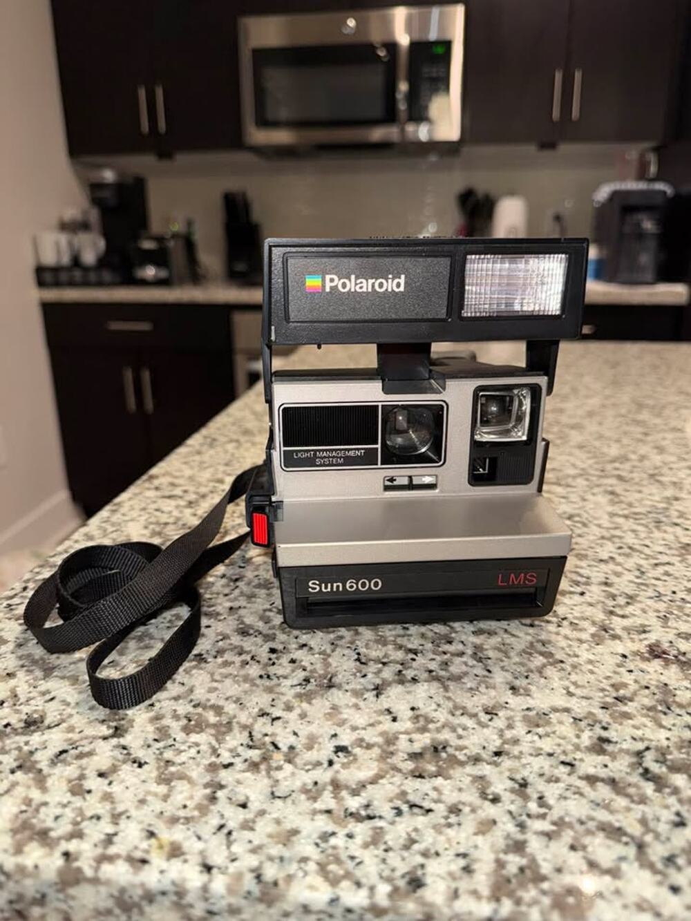 Vintage 1980's Polaroid Sun 600 LMS Light Instant Camera w original instructions